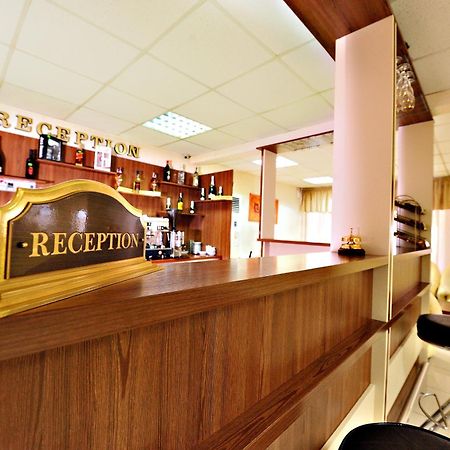 Motel Confort Floreşti エクステリア 写真