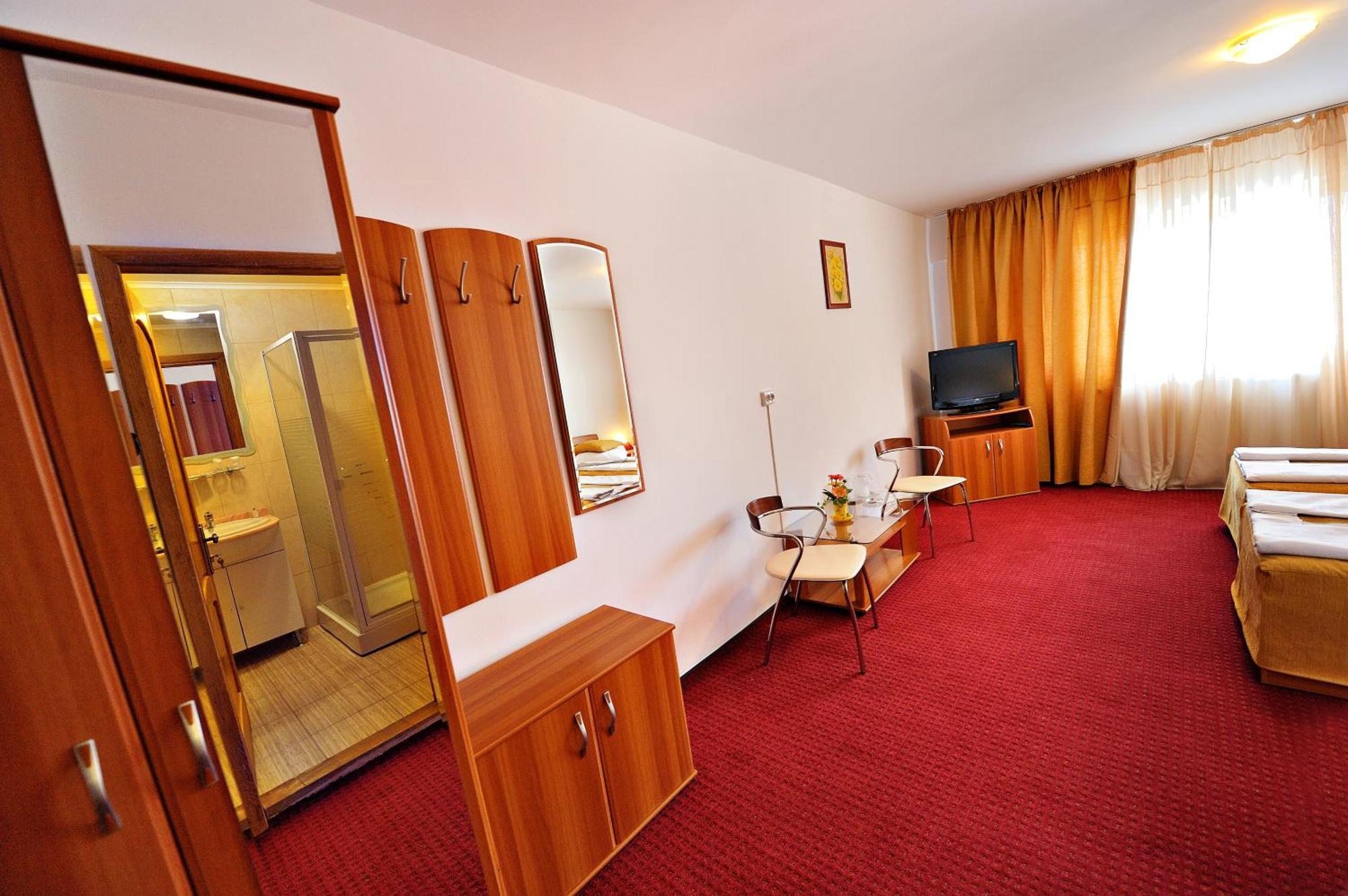 Motel Confort Floreşti エクステリア 写真